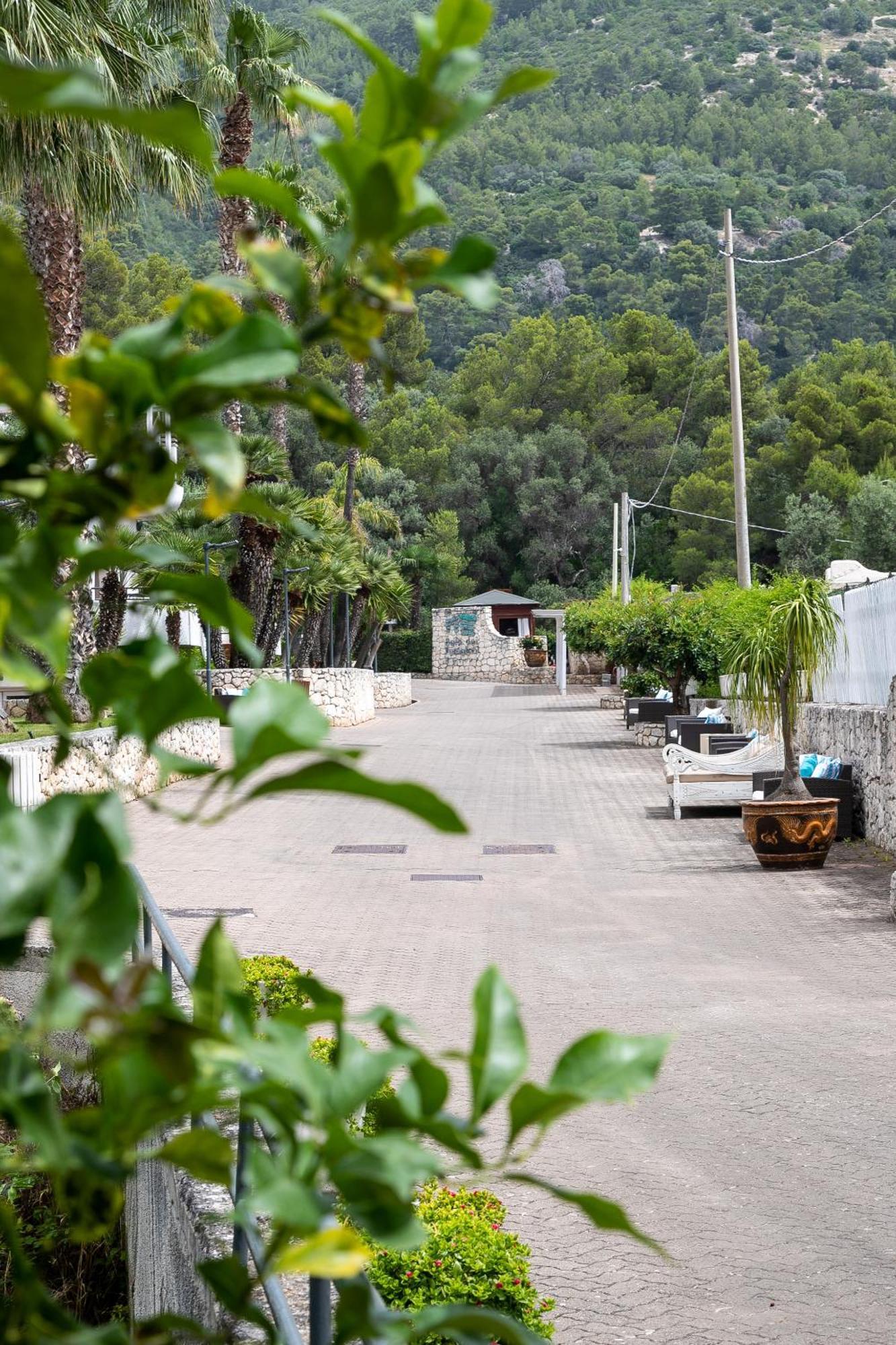 Ah Premium Baia Dei Faraglioni Hotel Mattinata Bagian luar foto